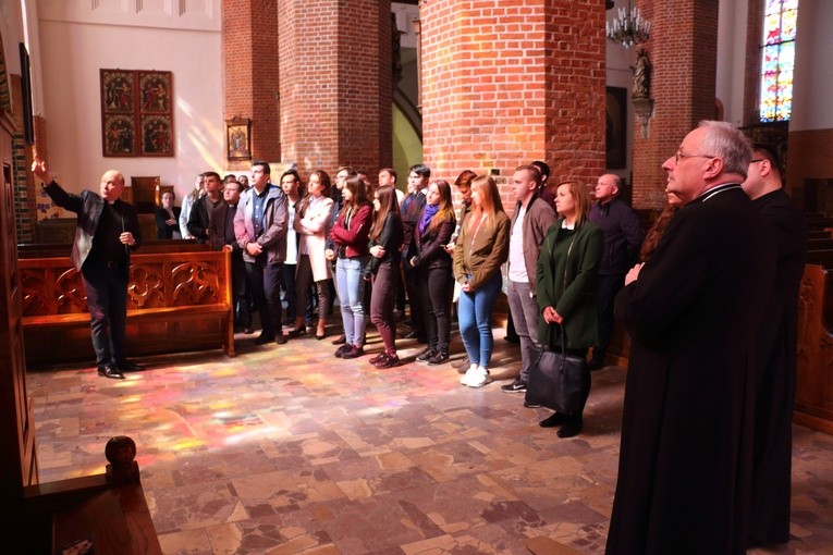 Uroczyste posiedzenie zespołu synodalnego młodych 
