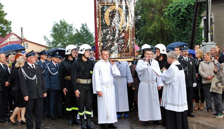 Radzymin. Nawiedzenie w parafii Świętych Apostołów Piotra i Pawła
