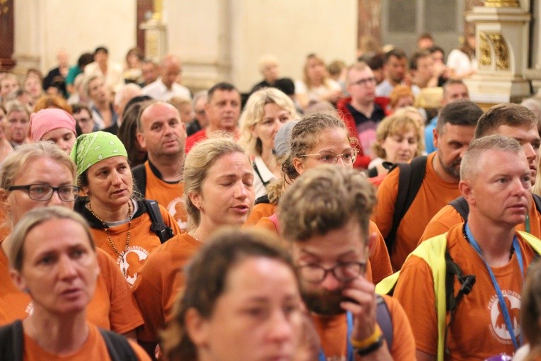 Pielgrzymka. W kaplicy Matki Bożej