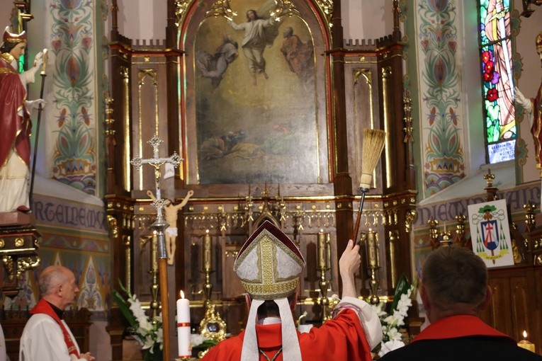 Szyszki. Poświęcenie odnowionego wnętrza kościoła