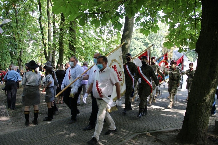 Płock. Uroczystości na cmentarzu garnizonowym