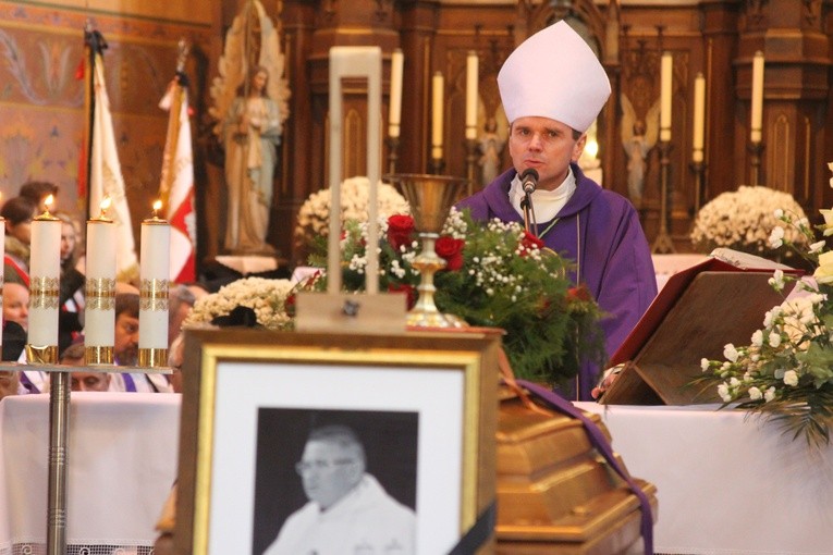 Pogrzeb ks. Adama Łacha - część I