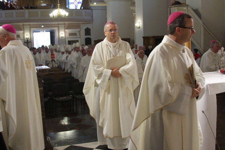 Episkopat w Płocku. Msza w kolegiacie