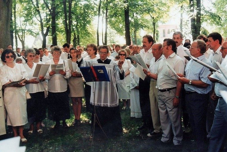 O. Czesław Buszta, pasjonista (1930-2016), przez długie lata dyrygował chórem parafii św. Stanisława Kostki w Przasnyszu