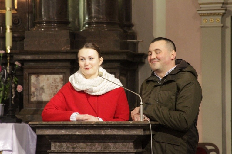 W czasie walentynkowego nabożeństwa w płockiej kolegiacie swym świadectwem podzieliło się małżeństwo Marii i Wojtka