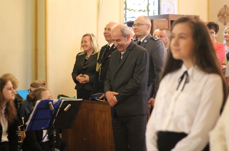 Szkoła w Dzierzążni