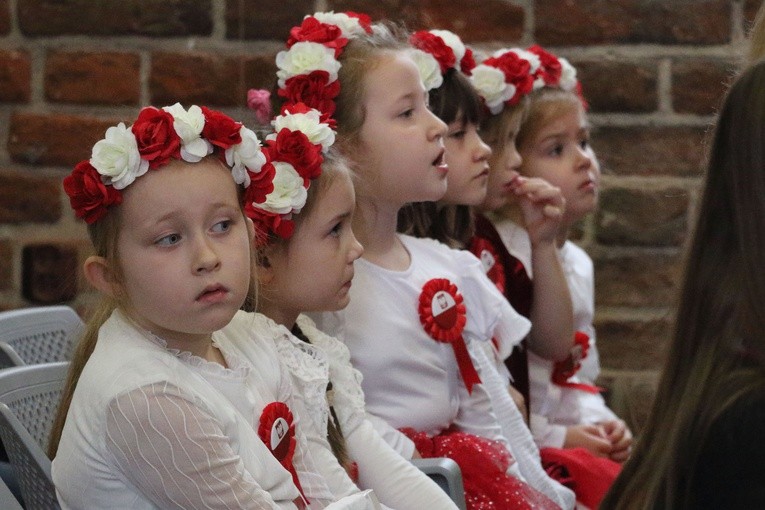 Przedszkolaki świętują 11 listopada