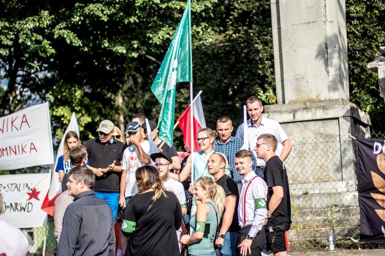 Goń z pomnika bolszewika - pikieta w Lidzbarku Warmińskim