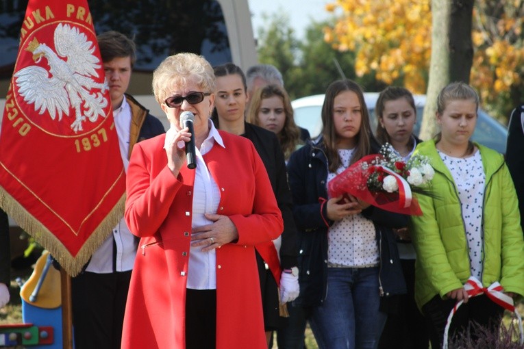 Dąb Pamięci w par. Janowiec Kościelny