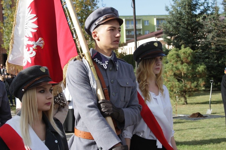 Pomnik bł. ks. J. Popiełuszki w Mławie