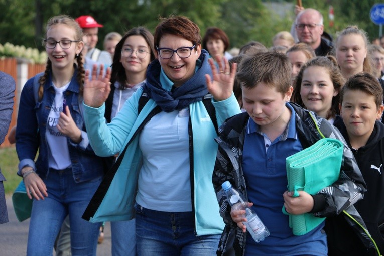Rostkowo. Pielgrzymka dzieci (część I)