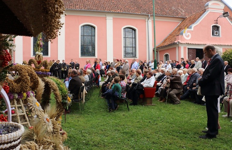 Dożynki diecezjalne w Zielonce Pasłęckiej