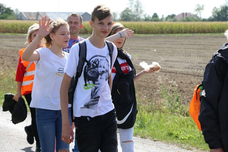Rostkowo. Piesze pielgrzymki
