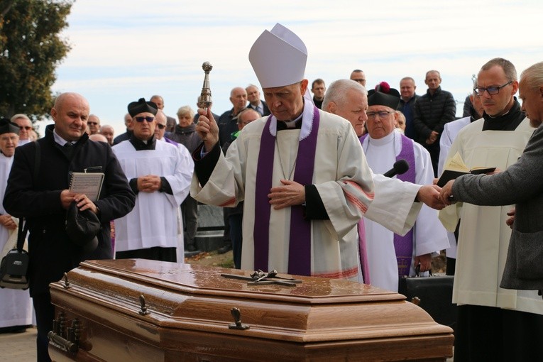 Lekowo. Pogrzeb ks. Tadeusza Janowskiego