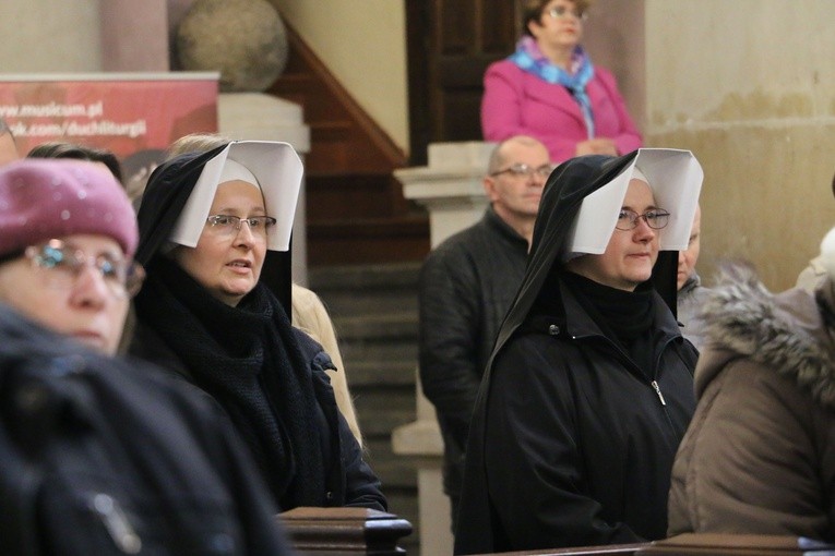 Płock. Msza Krzyżma w bazylice katedralnej