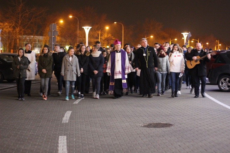 Brama Miłosierdzia młodych