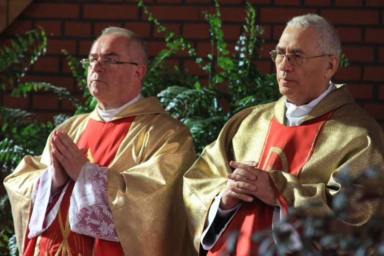 Pomnik bł. ks. J. Popiełuszki w Mławie