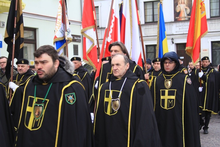 Płock. Rekolekcje Rycerzy JP II - Droga Krzyżowa
