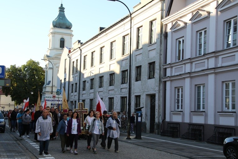 Płock. Wyjście pielgrzymki do Skępego