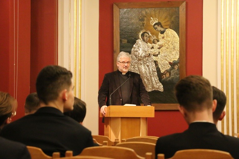 Płock. Ksiądz prof. Robert Skrzypczak w seminarium