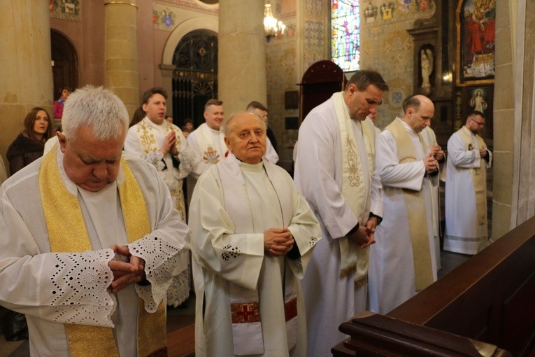 Płock. Msza Krzyżma w bazylice katedralnej