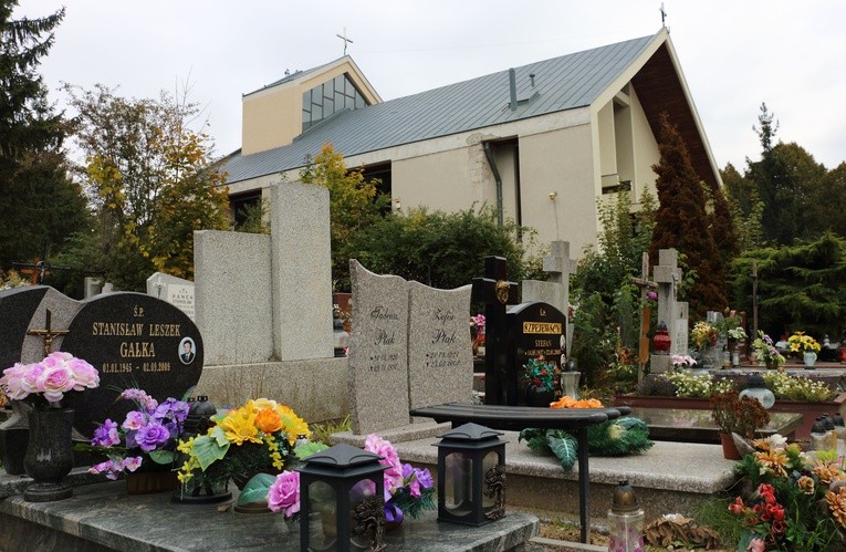Cmentarz przy kościele Marianów