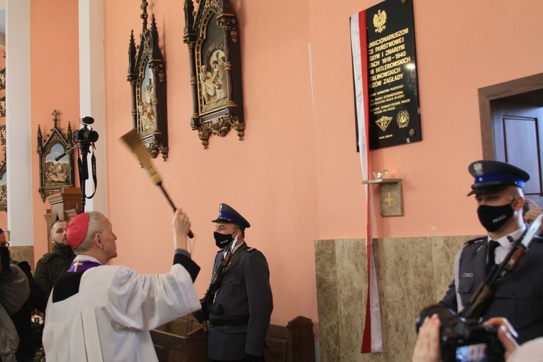 Płock. Msza św. za policjantów pomordowanych w Katyniu