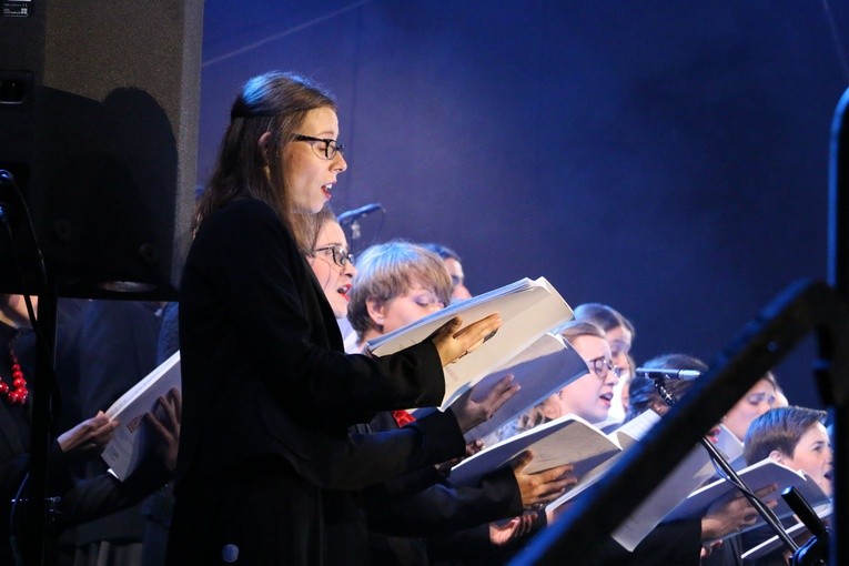 Czerwińsk n. Wisłą. Koncert jubileuszowy w przyklasztornych ogrodach