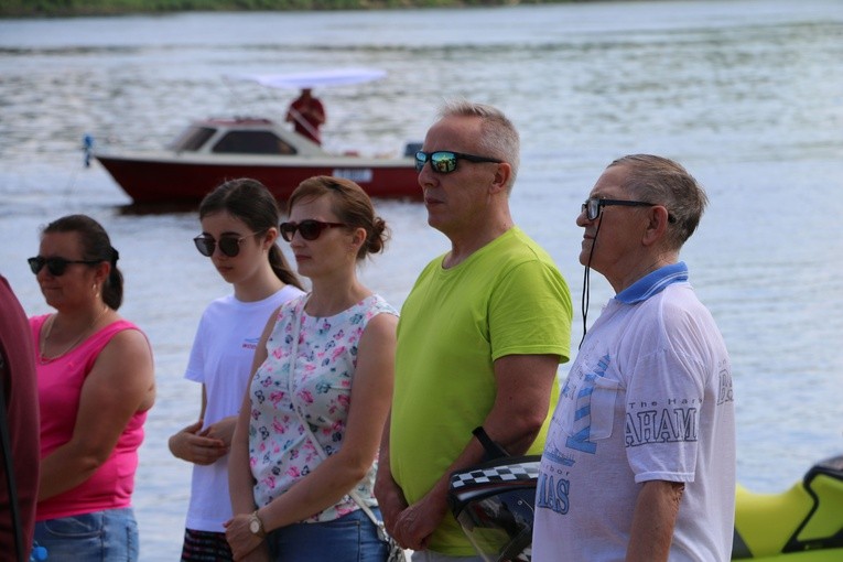 Czerwińsk n. Wisłą. Różaniec z bp. Piotrem Liberą