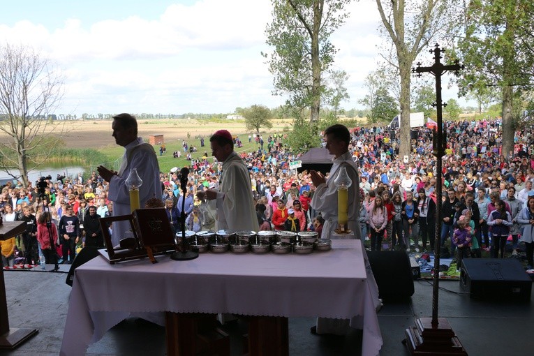 Rostkowo. Pielgrzymka dzieci (część II)