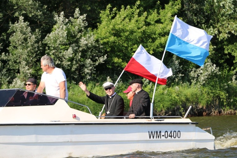Czerwińsk n. Wisłą. Różaniec z bp. Piotrem Liberą