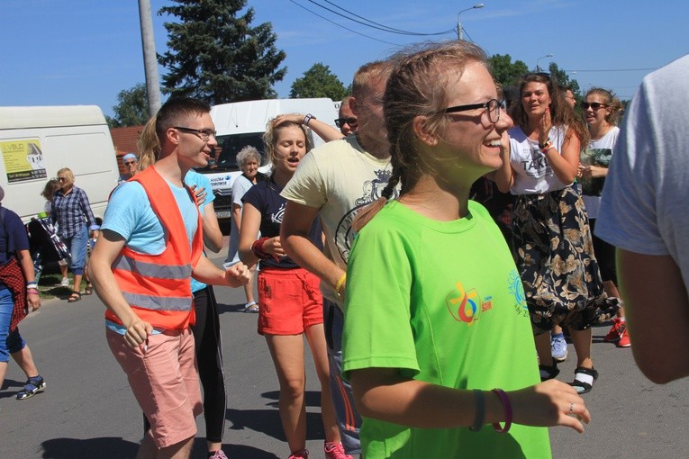 Pielgrzymka. Pątnicy w Tumie