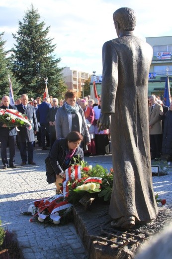 Pomnik bł. ks. J. Popiełuszki w Mławie