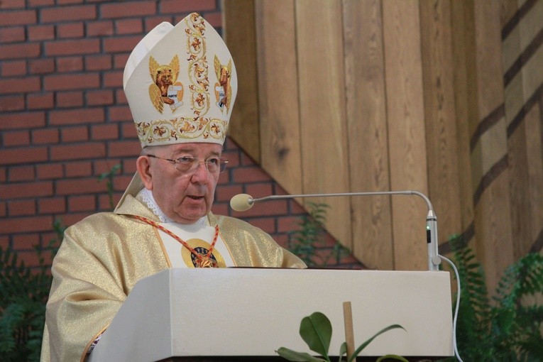 Pomnik bł. ks. J. Popiełuszki w Mławie