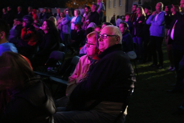 Czerwińsk n. Wisłą. Koncert jubileuszowy w przyklasztornych ogrodach