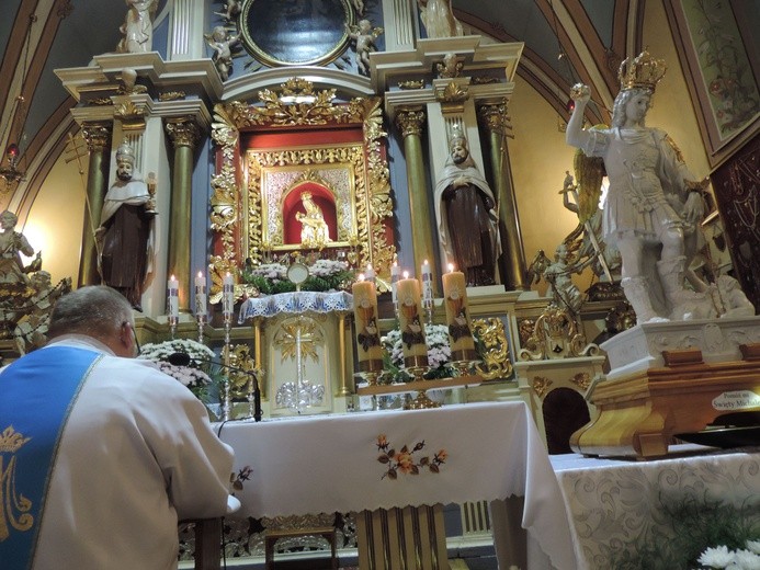 Figura św. Michała Archanioła w Oborach
