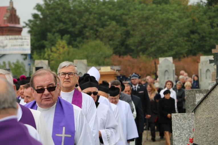 Stara Wrona. Uroczystości pogrzebowe ks. kan. Wawrzyńca Ulanowskiego
