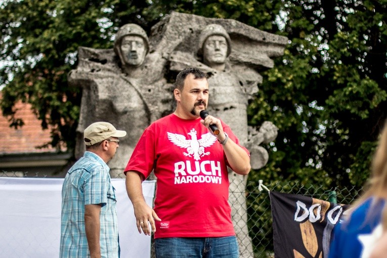 Goń z pomnika bolszewika - pikieta w Lidzbarku Warmińskim