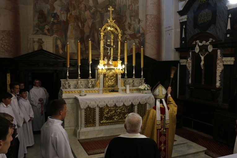 Krasne. Poświęcenie odnowionego ołtarza