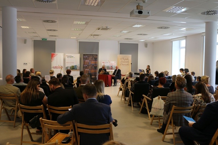 Płońsk. Narodowe Czytanie w MCK