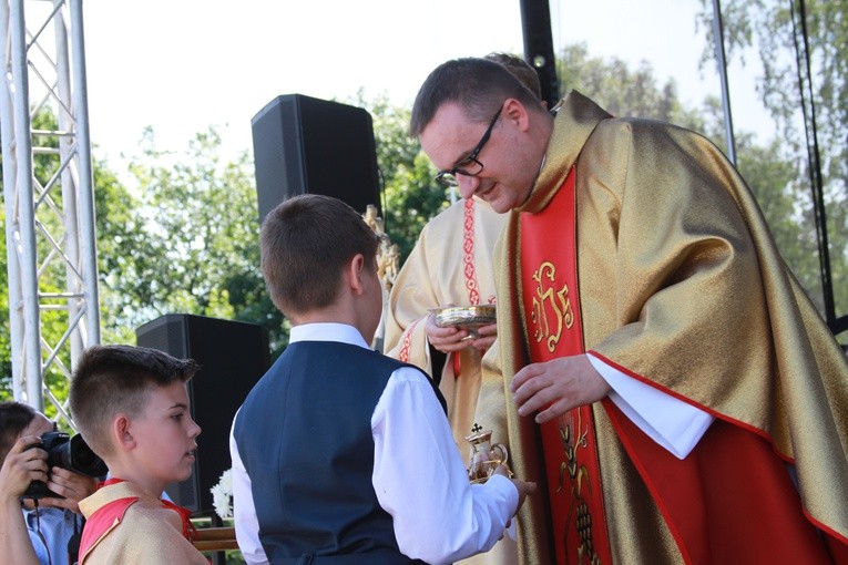 Ministranci i dzieci komunijne w Czerwińsku