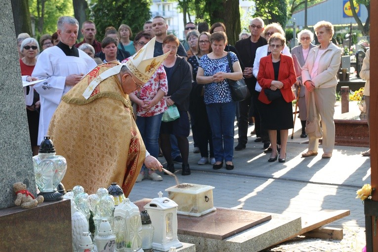 Pochówek dzieci zmarłych przed narodzeniem w Płocku