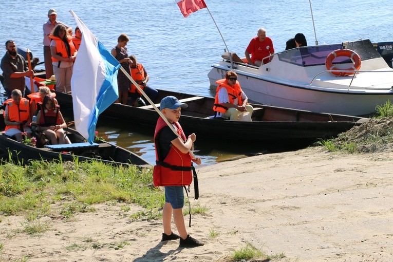 Czerwińsk n. Wisłą. Różaniec z bp. Piotrem Liberą
