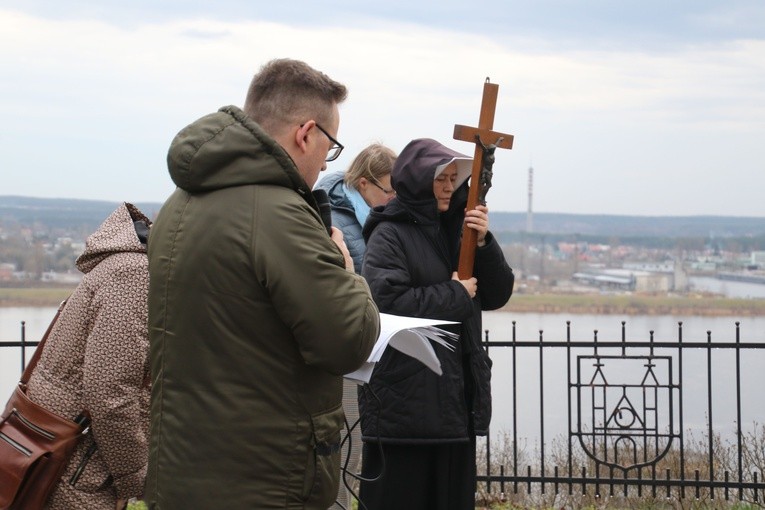 Płock. Droga Krzyżowa na Tumach