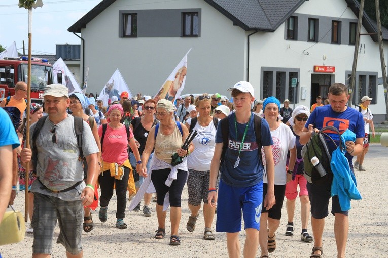 Pielgrzymka. Obiad w Bełdowie