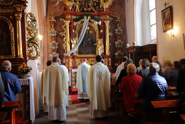 Dzierzgoń - poświęcenie koron Matki Bożej