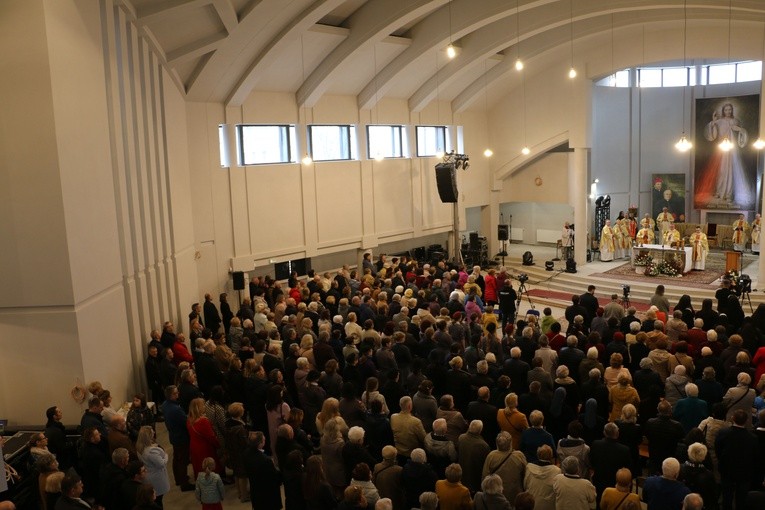 Płock. Święto Miłosierdzia w sanktuarium - cz. 2