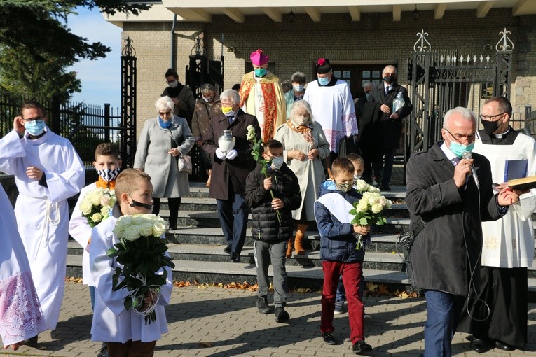 Mława. Poświęcenie pomnika Dzieci Nienarodzonych