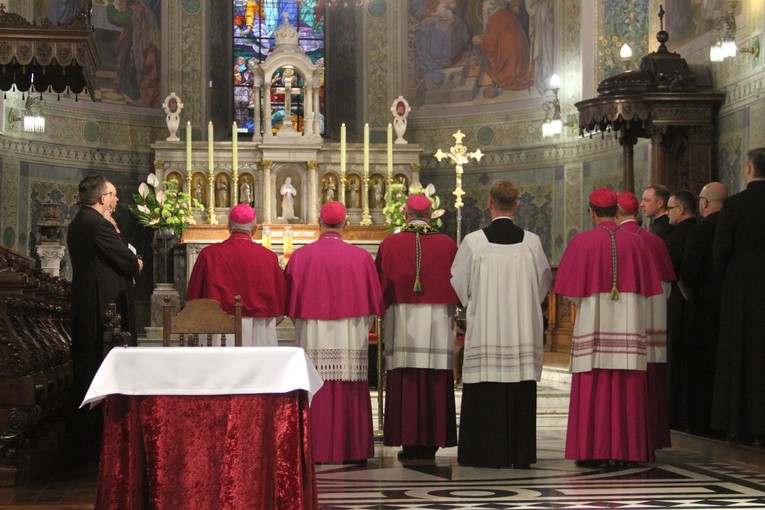 Płock. Kanoniczne objęcie diecezji przez bp. Szymona Stułkowskiego. Cz. 2