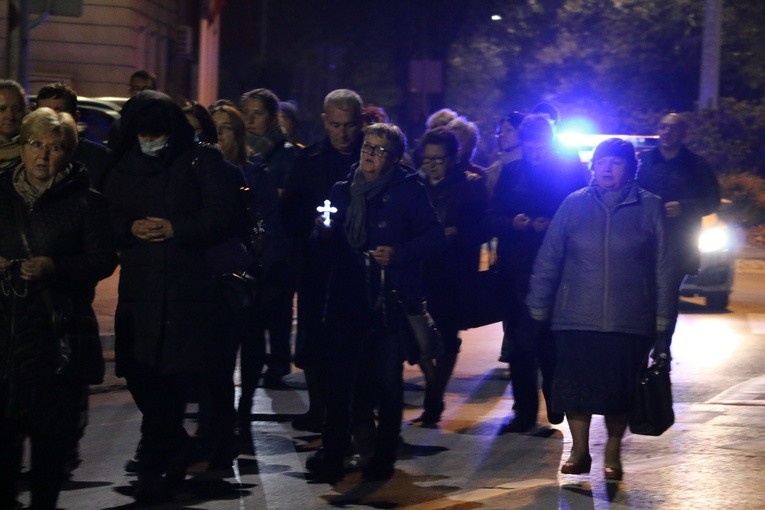 Płońsk. Różaniec w intencji zmarłych